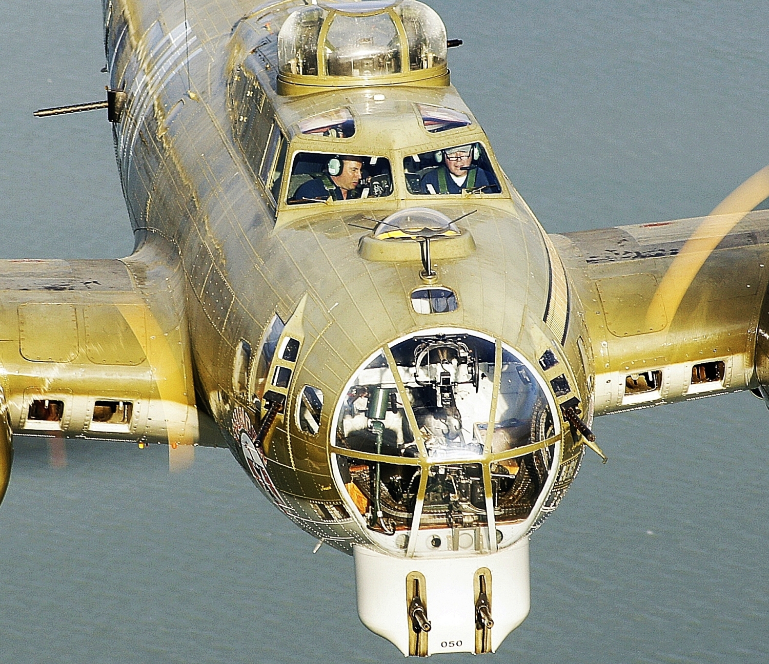 Б 29 ростов. B-17g Flying Fortress. Самолет б-17 летающая крепость. Бомбардировщик b-17g. B 17 бомбардировщик.