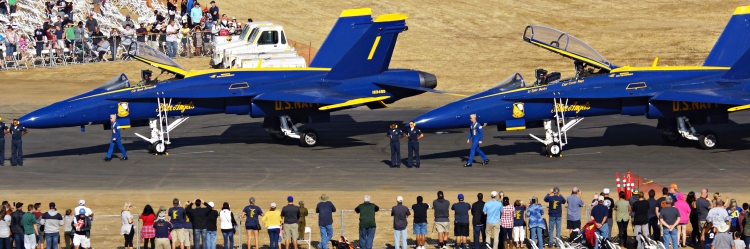  USN Blue Angels greeting the spectactors after the display